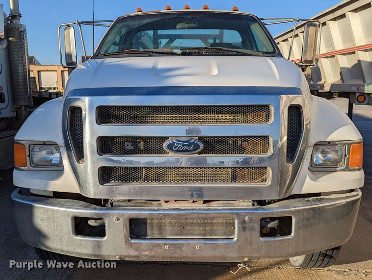 image for item LK9464 2004 Ford F650 Super Duty  utility / service truck