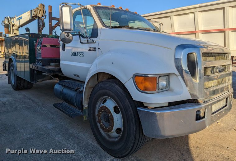 image for item LK9464 2004 Ford F650 Super Duty  utility / service truck