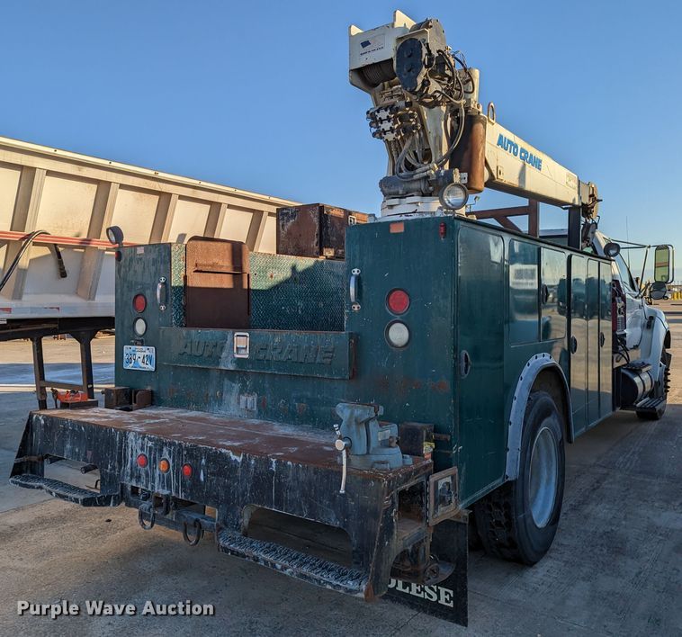 image for item LK9464 2004 Ford F650 Super Duty  utility / service truck