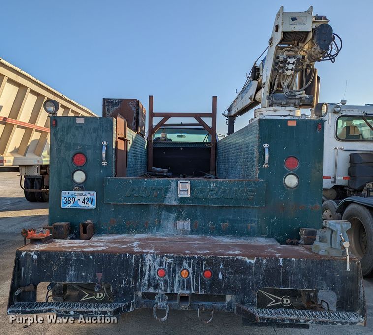 image for item LK9464 2004 Ford F650 Super Duty  utility / service truck