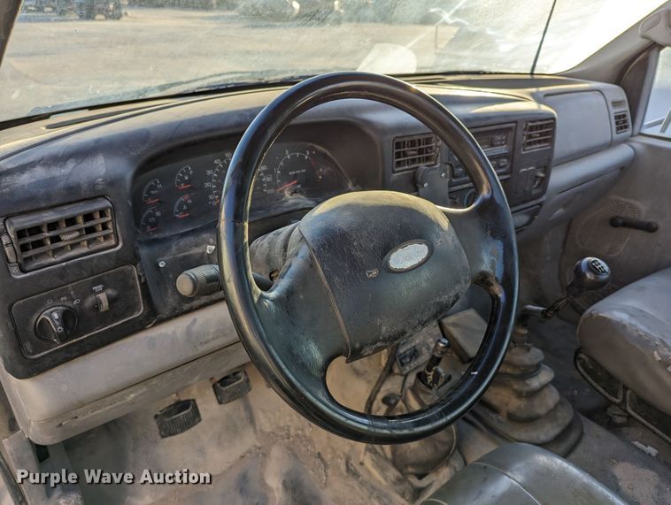 image for item LK9464 2004 Ford F650 Super Duty  utility / service truck