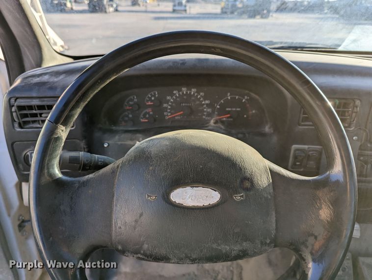 image for item LK9464 2004 Ford F650 Super Duty  utility / service truck