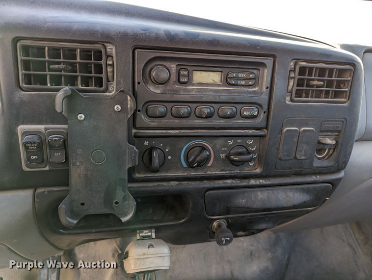 image for item LK9464 2004 Ford F650 Super Duty  utility / service truck