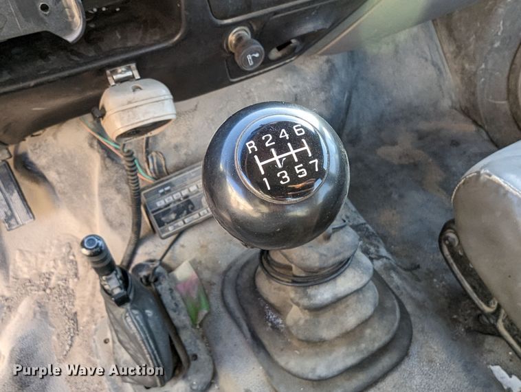 image for item LK9464 2004 Ford F650 Super Duty  utility / service truck