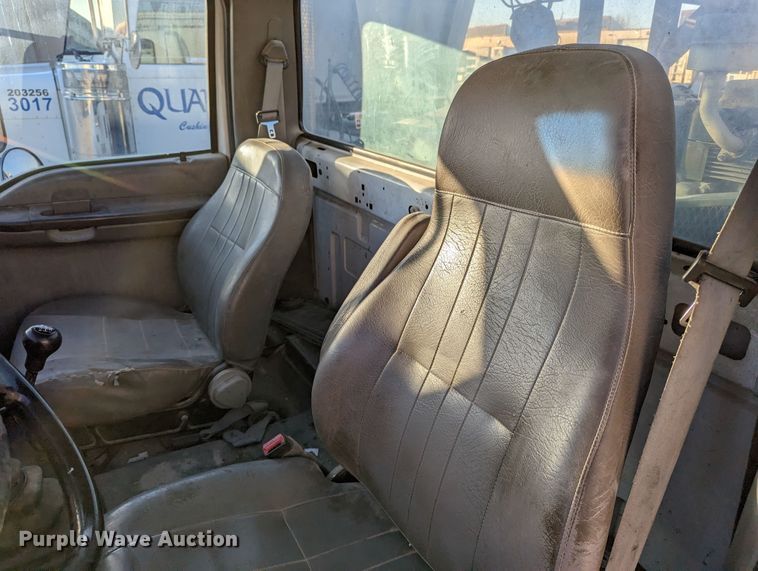 image for item LK9464 2004 Ford F650 Super Duty  utility / service truck