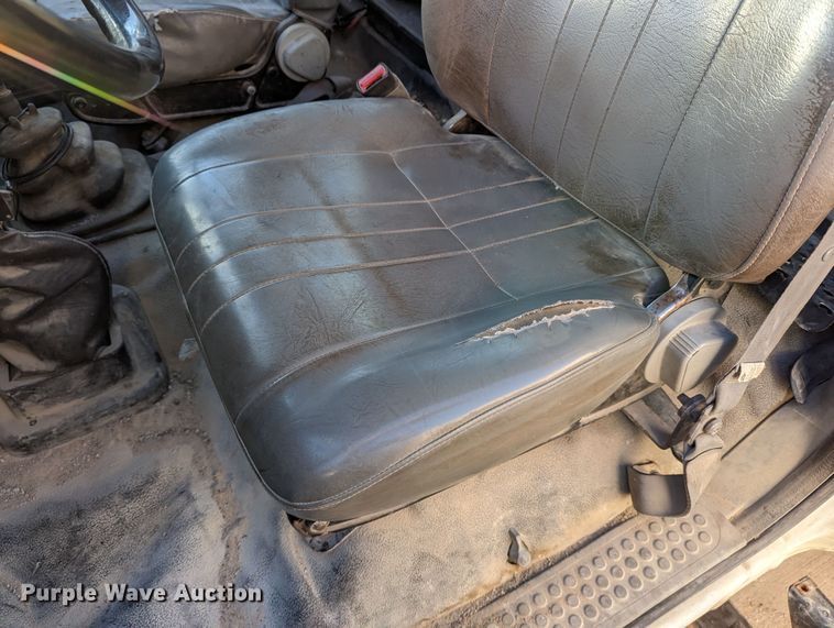 image for item LK9464 2004 Ford F650 Super Duty  utility / service truck