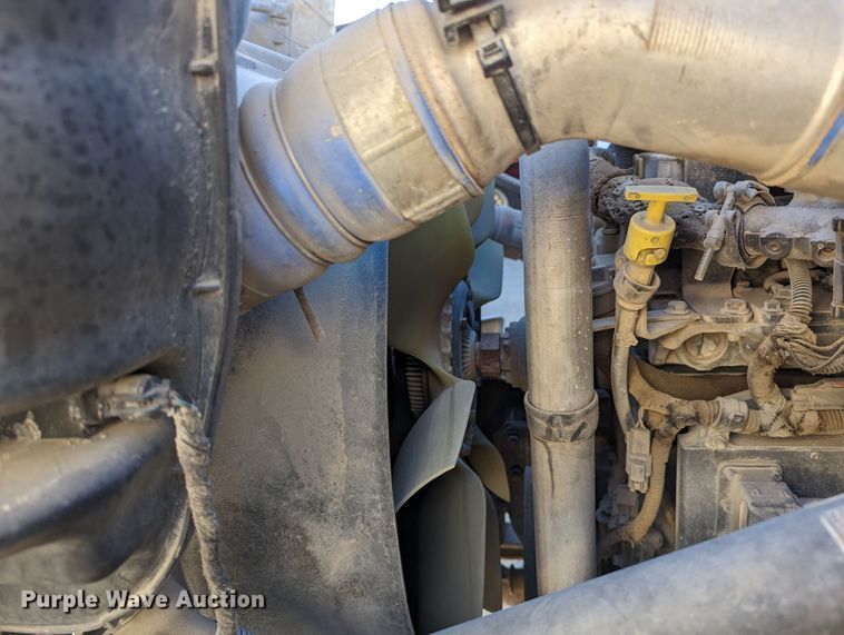 image for item LK9464 2004 Ford F650 Super Duty  utility / service truck