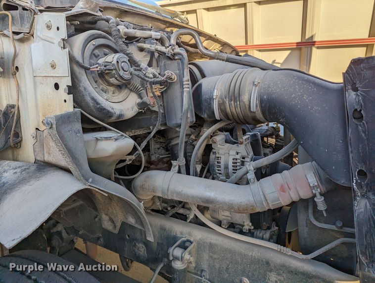 image for item LK9464 2004 Ford F650 Super Duty  utility / service truck