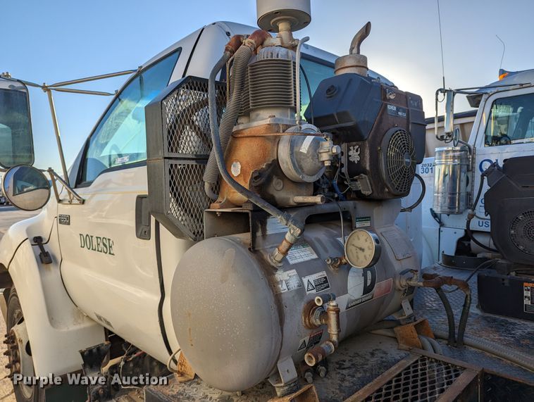 image for item LK9464 2004 Ford F650 Super Duty  utility / service truck