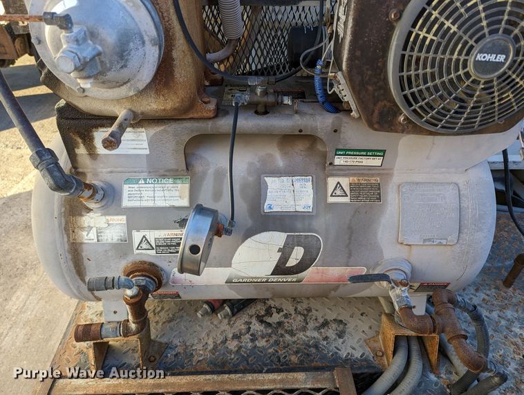 image for item LK9464 2004 Ford F650 Super Duty  utility / service truck