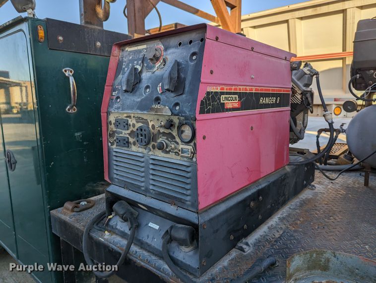 image for item LK9464 2004 Ford F650 Super Duty  utility / service truck