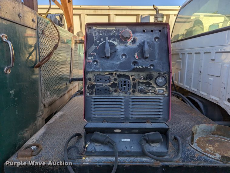 image for item LK9464 2004 Ford F650 Super Duty  utility / service truck