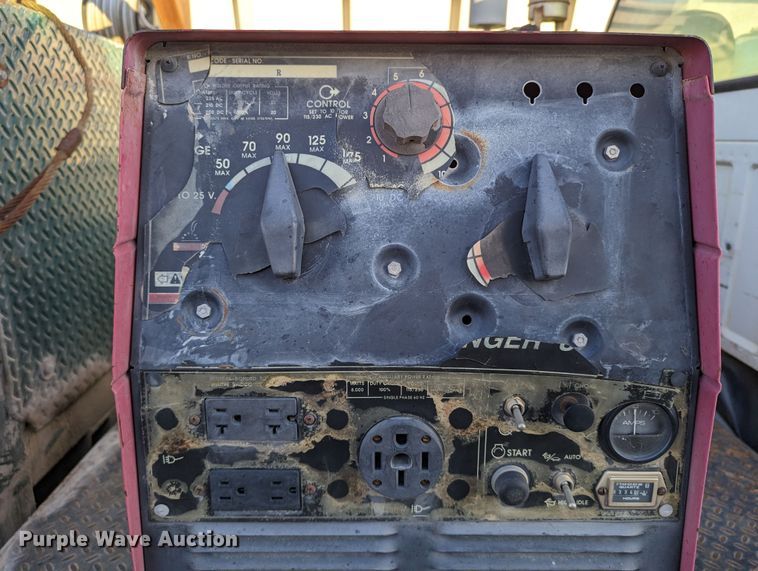 image for item LK9464 2004 Ford F650 Super Duty  utility / service truck