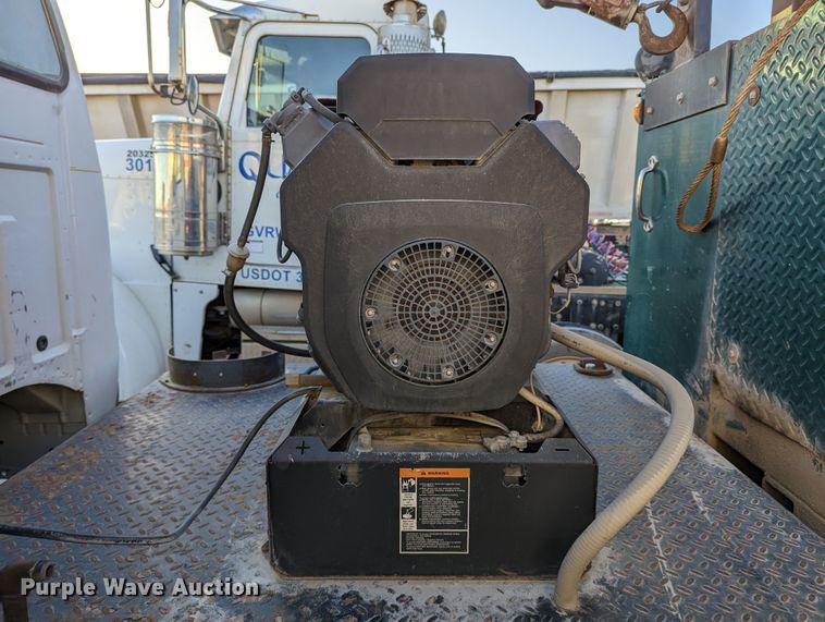 image for item LK9464 2004 Ford F650 Super Duty  utility / service truck