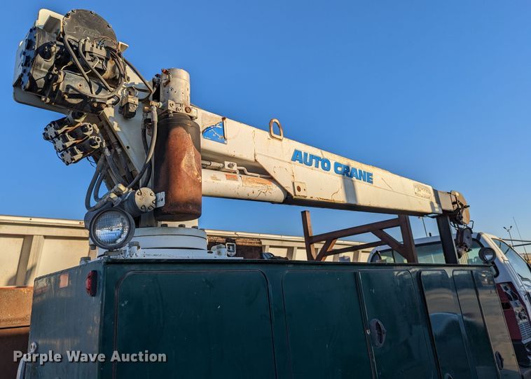 image for item LK9464 2004 Ford F650 Super Duty  utility / service truck