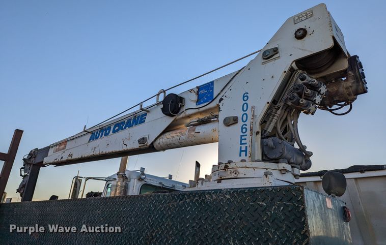 image for item LK9464 2004 Ford F650 Super Duty  utility / service truck