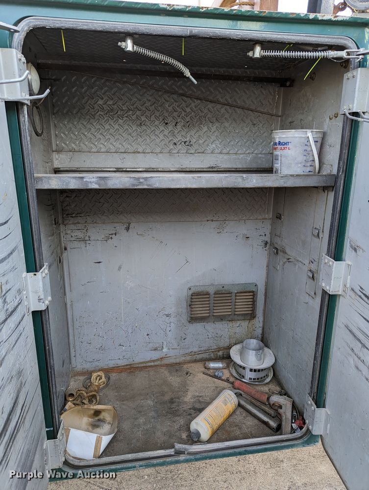 image for item LK9464 2004 Ford F650 Super Duty  utility / service truck