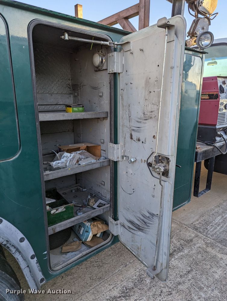 image for item LK9464 2004 Ford F650 Super Duty  utility / service truck