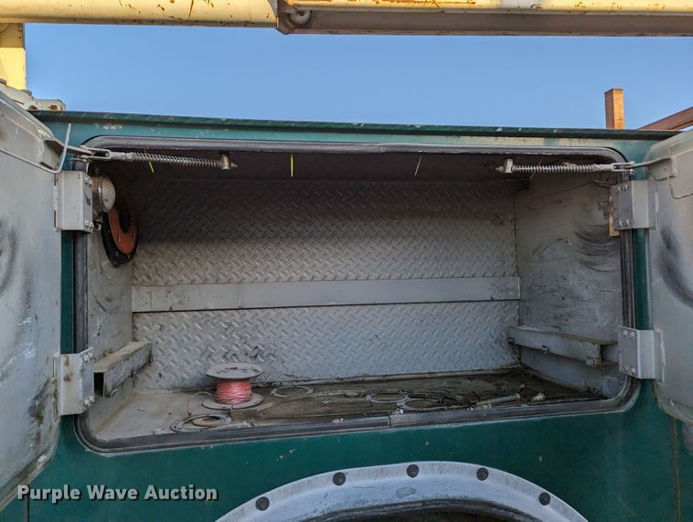 image for item LK9464 2004 Ford F650 Super Duty  utility / service truck