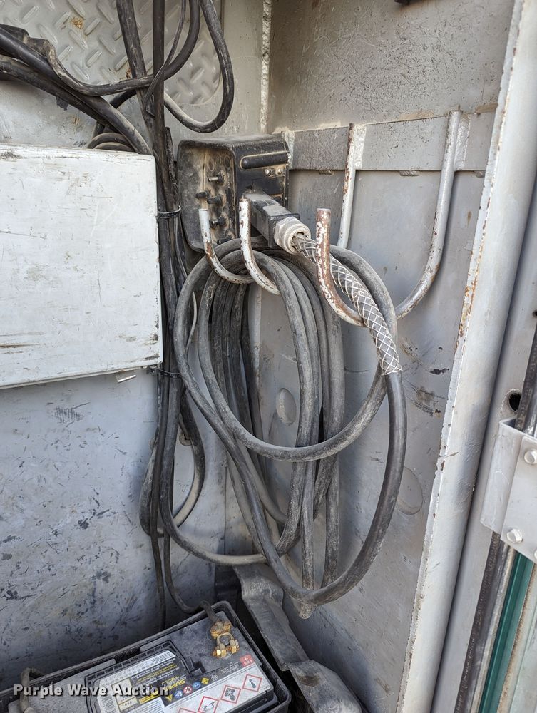 image for item LK9464 2004 Ford F650 Super Duty  utility / service truck