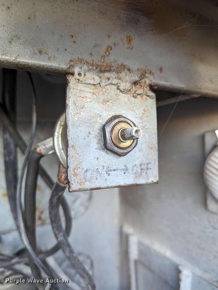 image for item LK9464 2004 Ford F650 Super Duty  utility / service truck