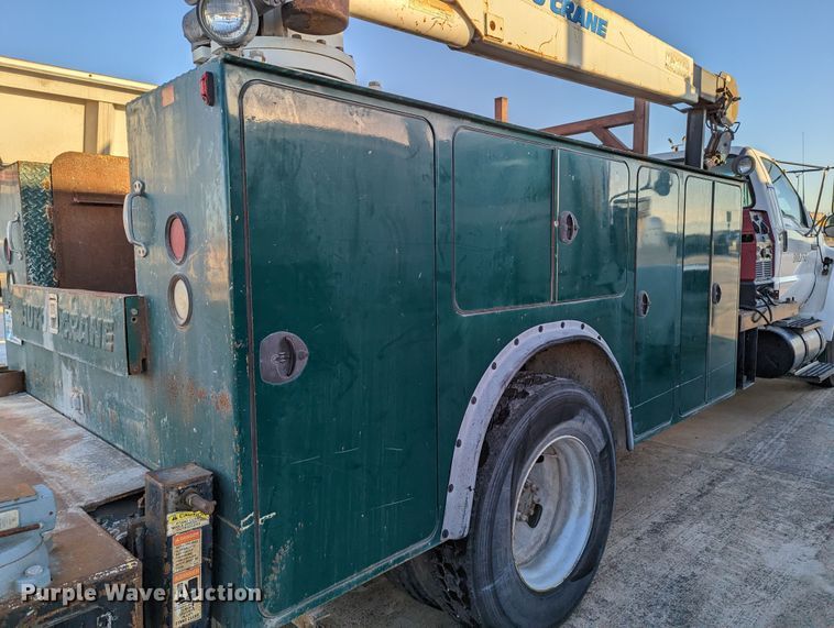 image for item LK9464 2004 Ford F650 Super Duty  utility / service truck