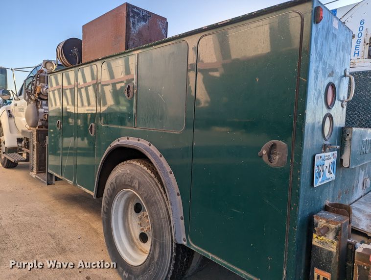 image for item LK9464 2004 Ford F650 Super Duty  utility / service truck