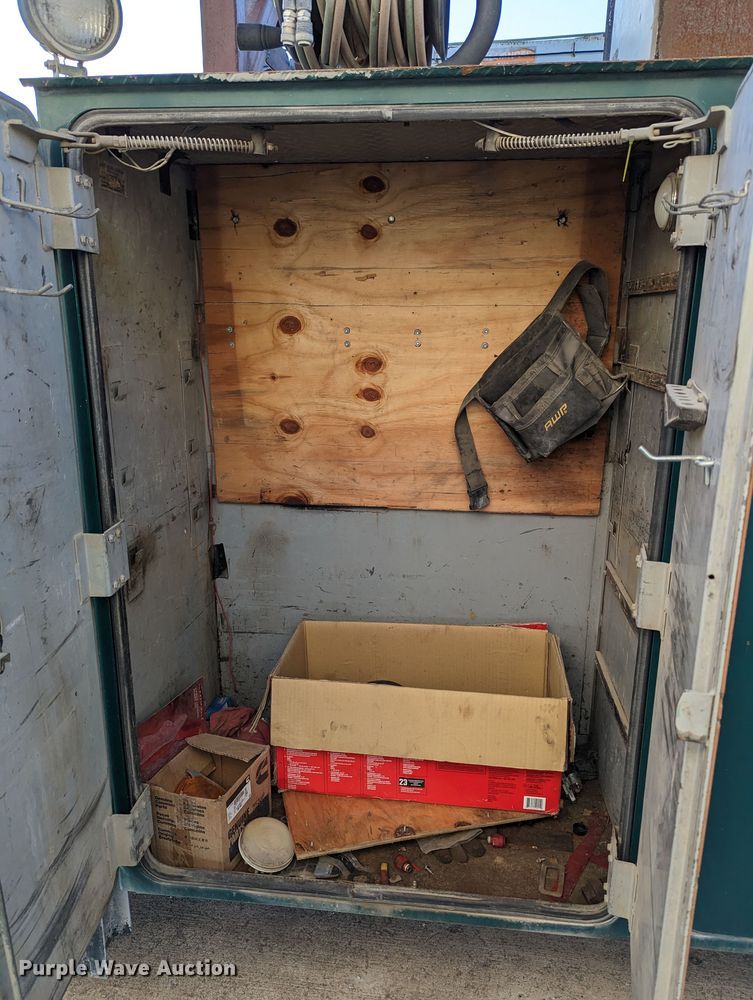 image for item LK9464 2004 Ford F650 Super Duty  utility / service truck