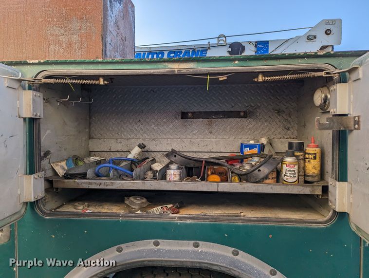 image for item LK9464 2004 Ford F650 Super Duty  utility / service truck