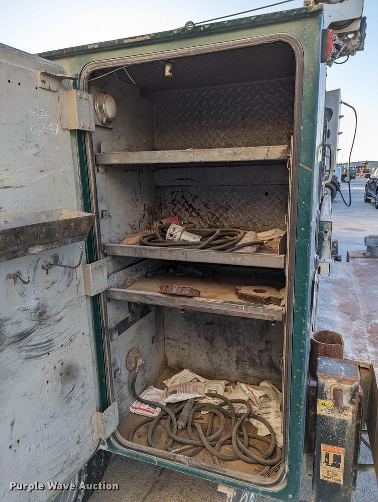 image for item LK9464 2004 Ford F650 Super Duty  utility / service truck