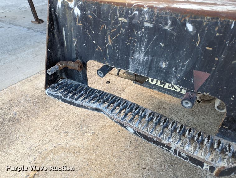 image for item LK9464 2004 Ford F650 Super Duty  utility / service truck