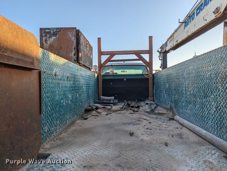 image for item LK9464 2004 Ford F650 Super Duty  utility / service truck