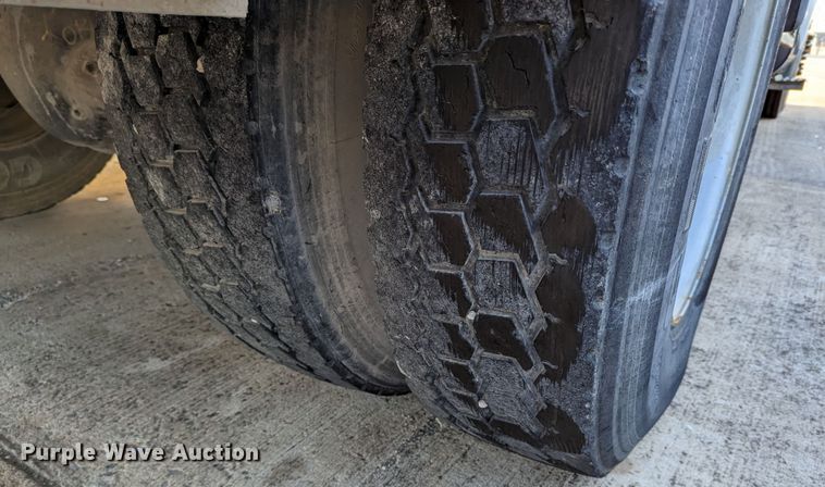 image for item LK9464 2004 Ford F650 Super Duty  utility / service truck