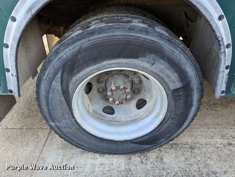 image for item LK9464 2004 Ford F650 Super Duty  utility / service truck