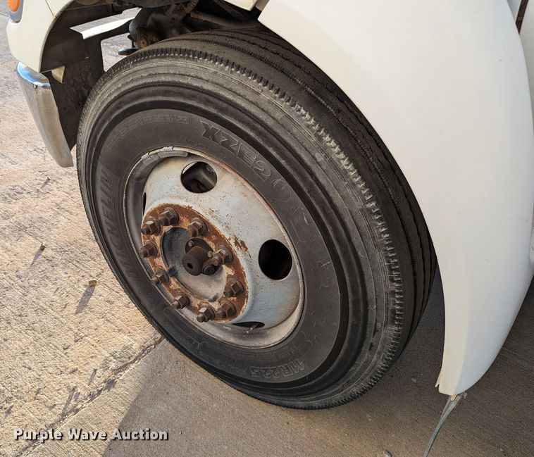 image for item LK9464 2004 Ford F650 Super Duty  utility / service truck