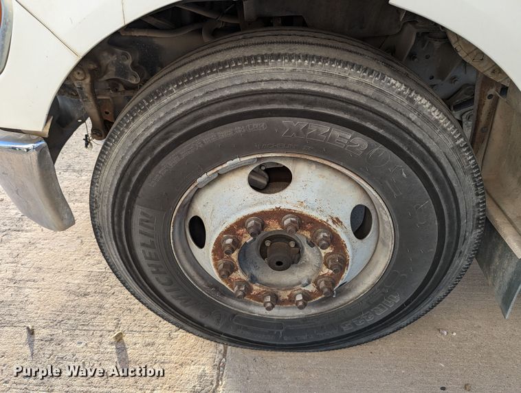 image for item LK9464 2004 Ford F650 Super Duty  utility / service truck