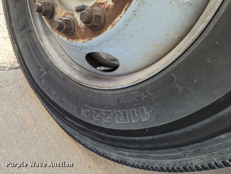 image for item LK9464 2004 Ford F650 Super Duty  utility / service truck