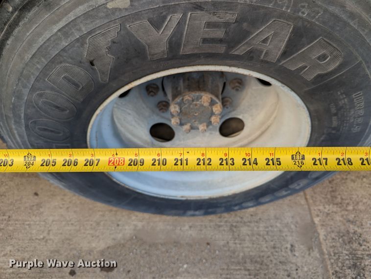 image for item LK9464 2004 Ford F650 Super Duty  utility / service truck