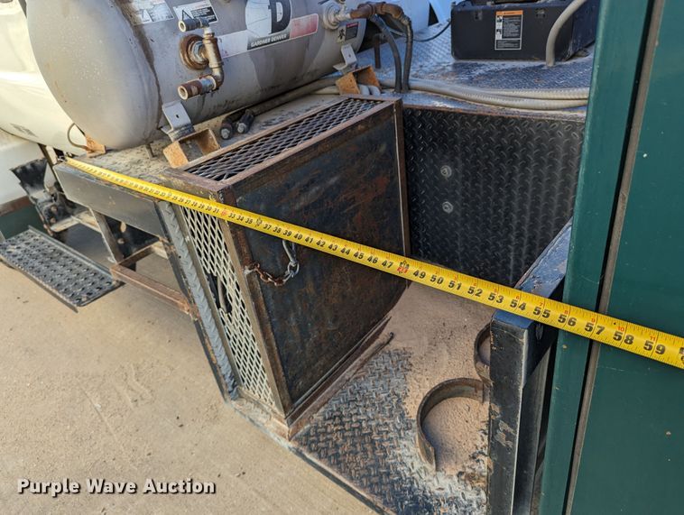 image for item LK9464 2004 Ford F650 Super Duty  utility / service truck