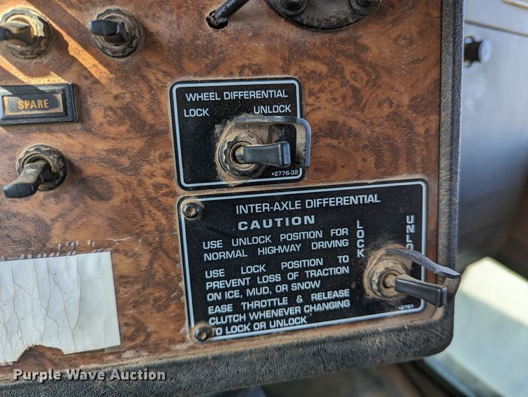 image for item LK9465 2000 Kenworth W900B  dump truck