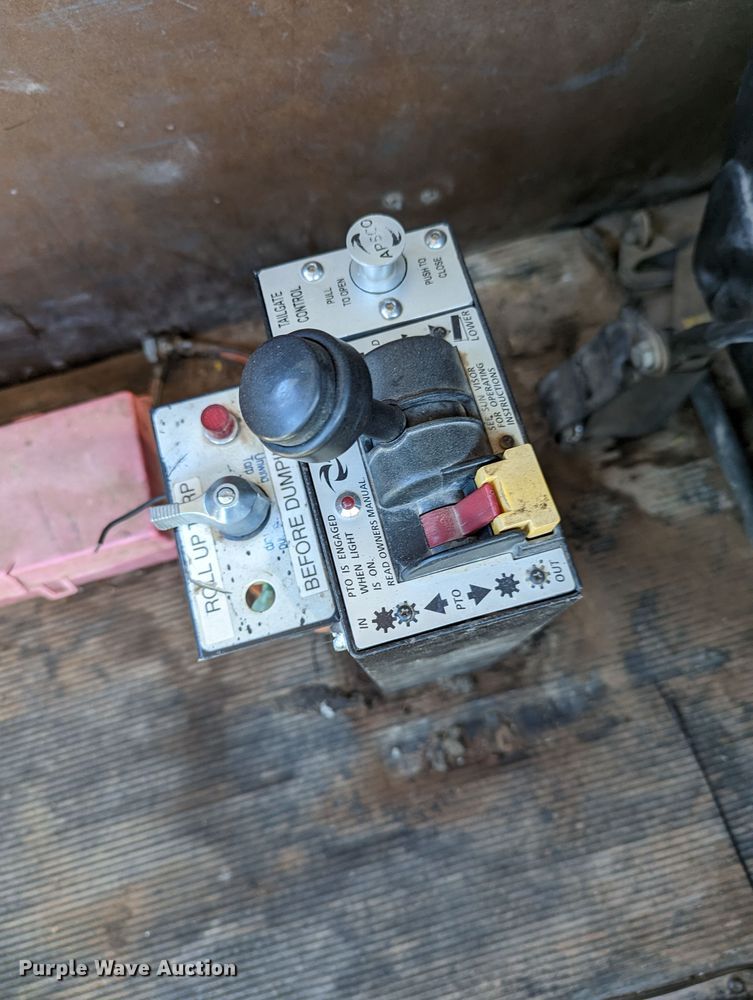 image for item LK9465 2000 Kenworth W900B  dump truck