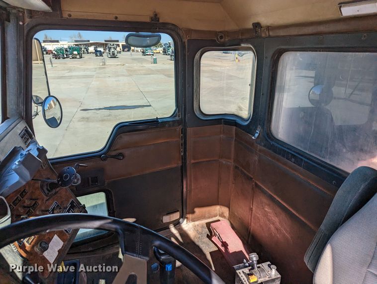 image for item LK9465 2000 Kenworth W900B  dump truck