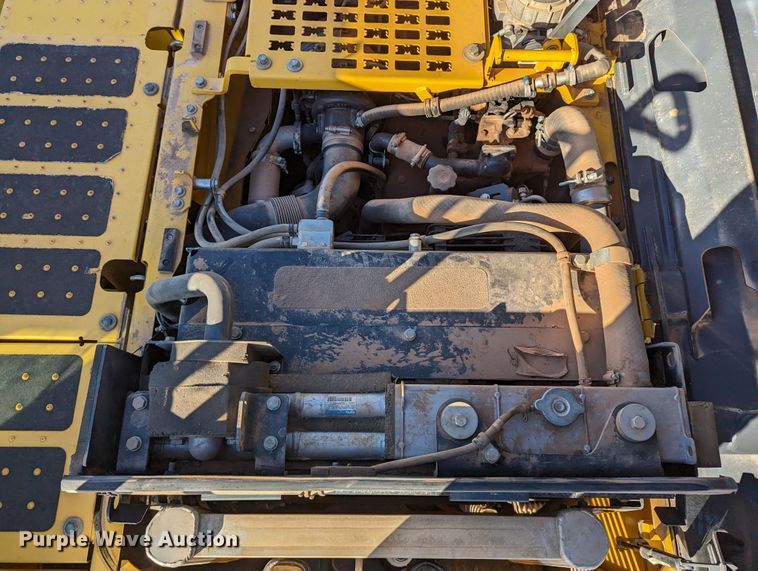 image for item LP9204 2015 Komatsu PC290LC-11  excavator