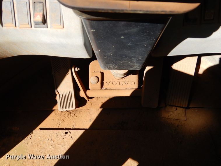 image for item LT9039 2005 Volvo L150E  wheel loader