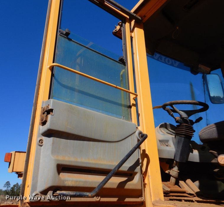 image for item LT9039 2005 Volvo L150E  wheel loader