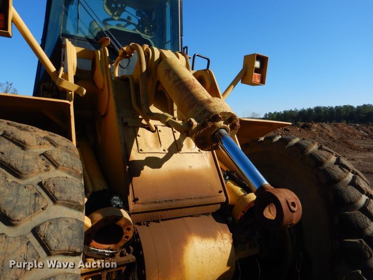 image for item LT9040 2006 Caterpillar 966H  wheel loader