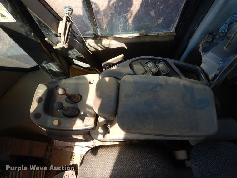 image for item LT9040 2006 Caterpillar 966H  wheel loader