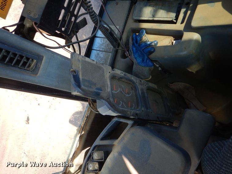 image for item LT9040 2006 Caterpillar 966H  wheel loader