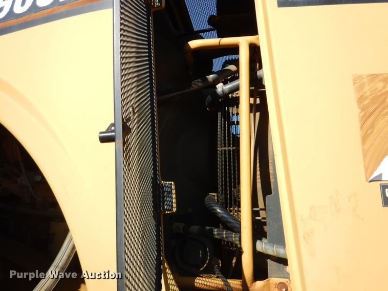 image for item LT9040 2006 Caterpillar 966H  wheel loader