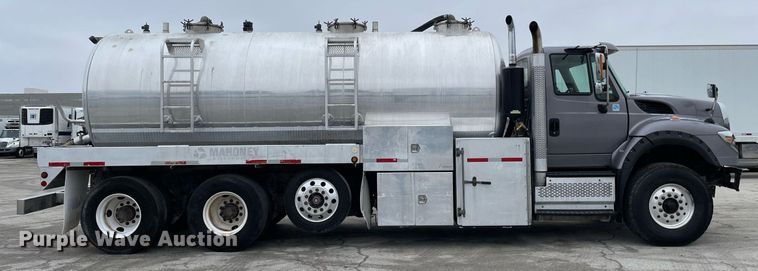 image for item MA9809 2016 International 7600  vacuum truck